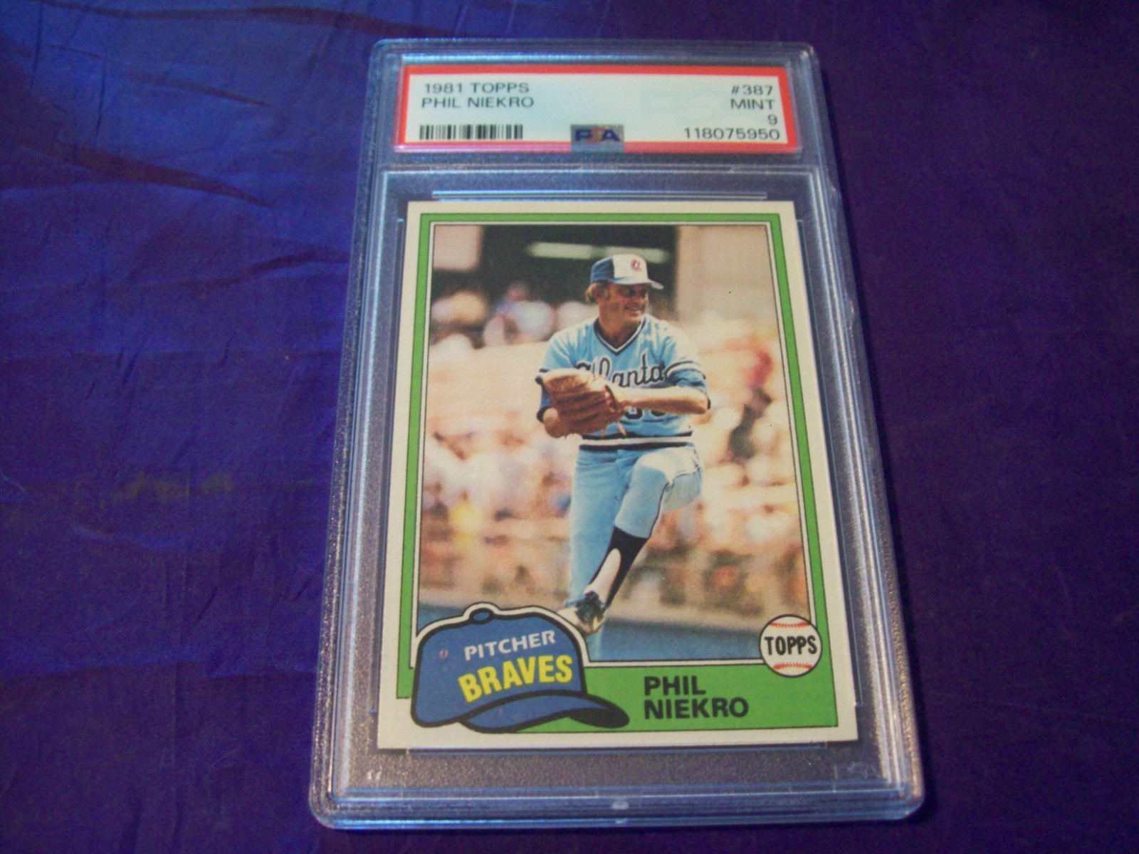 1981 TOPPS #387 PHIL NIEKRO PSA 9