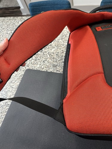 Logitech KINETIK 15.4" Backpack Model 939-000033 (Read Description) Vintage - 第 5/11 張圖片