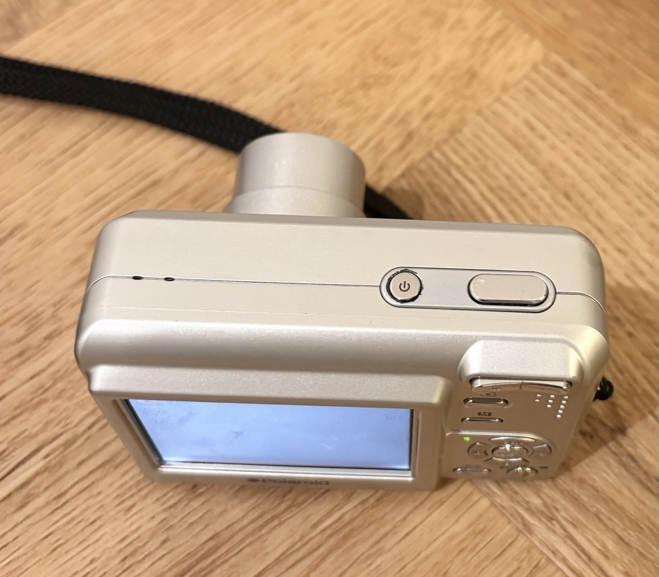 Polaroid Digital Camera i1032 10.0MP Silver Tested With Case. - Image 4 of 4