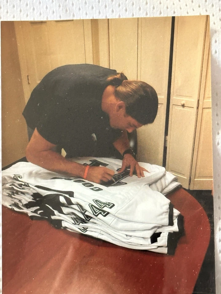 Camiseta firmada por Riley Cooper - Autenticada por JSA - Enmarcada con exhibición de fotos de prueba Foto 2 de 3