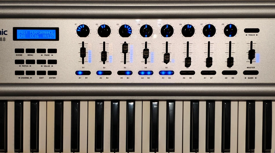 SWISSONIC ControlKey 88, MIDI Keyboard - halbgewichtet Afertouch - Sehr gepflegt - Bild 3 von 4