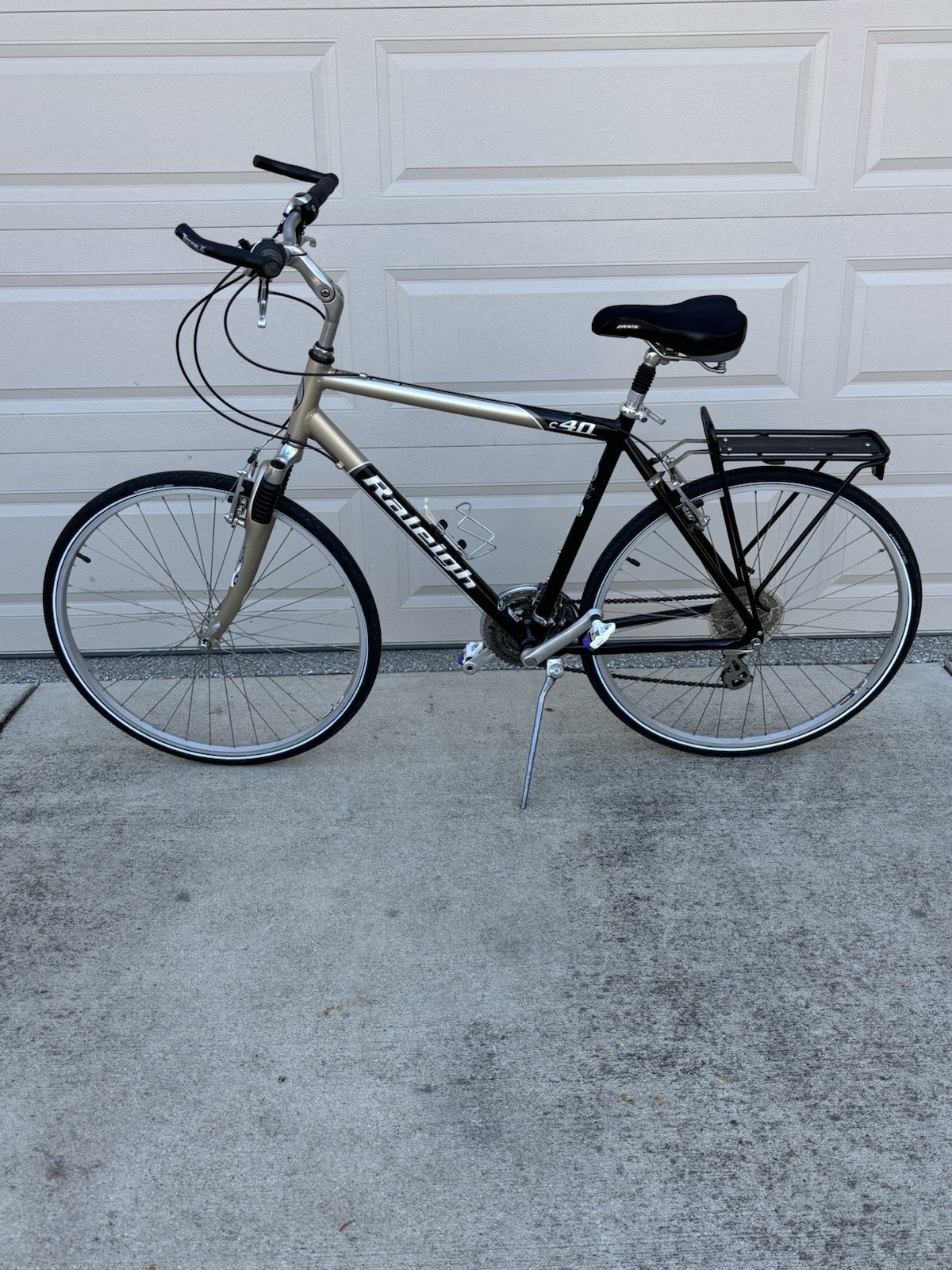(Used) Men’s Raleigh C40 XL 23” Frame Comfort Hybrid Bike in amazing condition. (249.00 USD) (Used) Men’s Raleigh C40 XL 23” Frame Comfort Hybrid Bike in amazing condition. (249.00 USD)