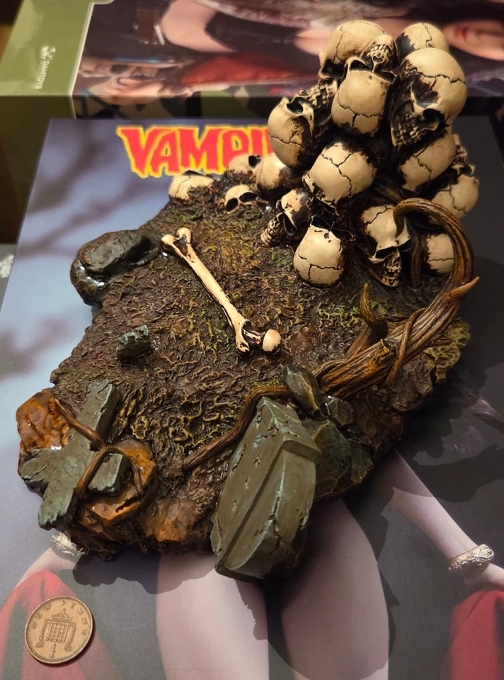 TBLeague Vampirella PL2017-101-A Asian Female Diorama Base loose 1/6th scale - Image 3 of 3