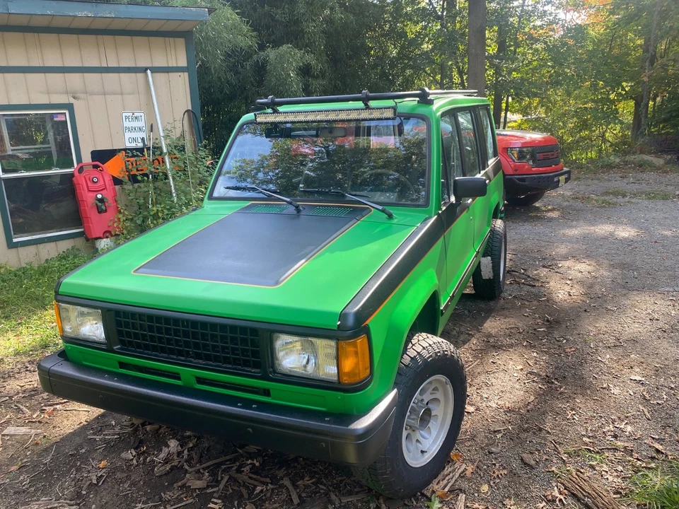 1989 Isuzu Trooper  - Image 2 of 4