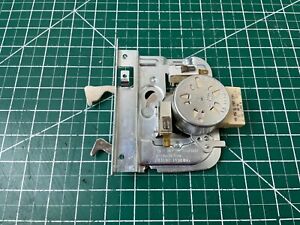 Whirlpool built-in oven door lock