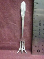 Sterling Weidlich STRATFIELD LEMON FORK  5 1/8" 11 grams  no monogram