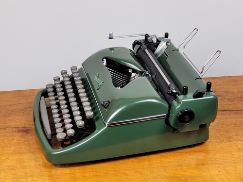 COLLECTIBLE LOVELY TYPEWRITER RHEINMETALL KsT FROM 1955 - NO RISK WITH SHIPPING - Picture 8 of 12