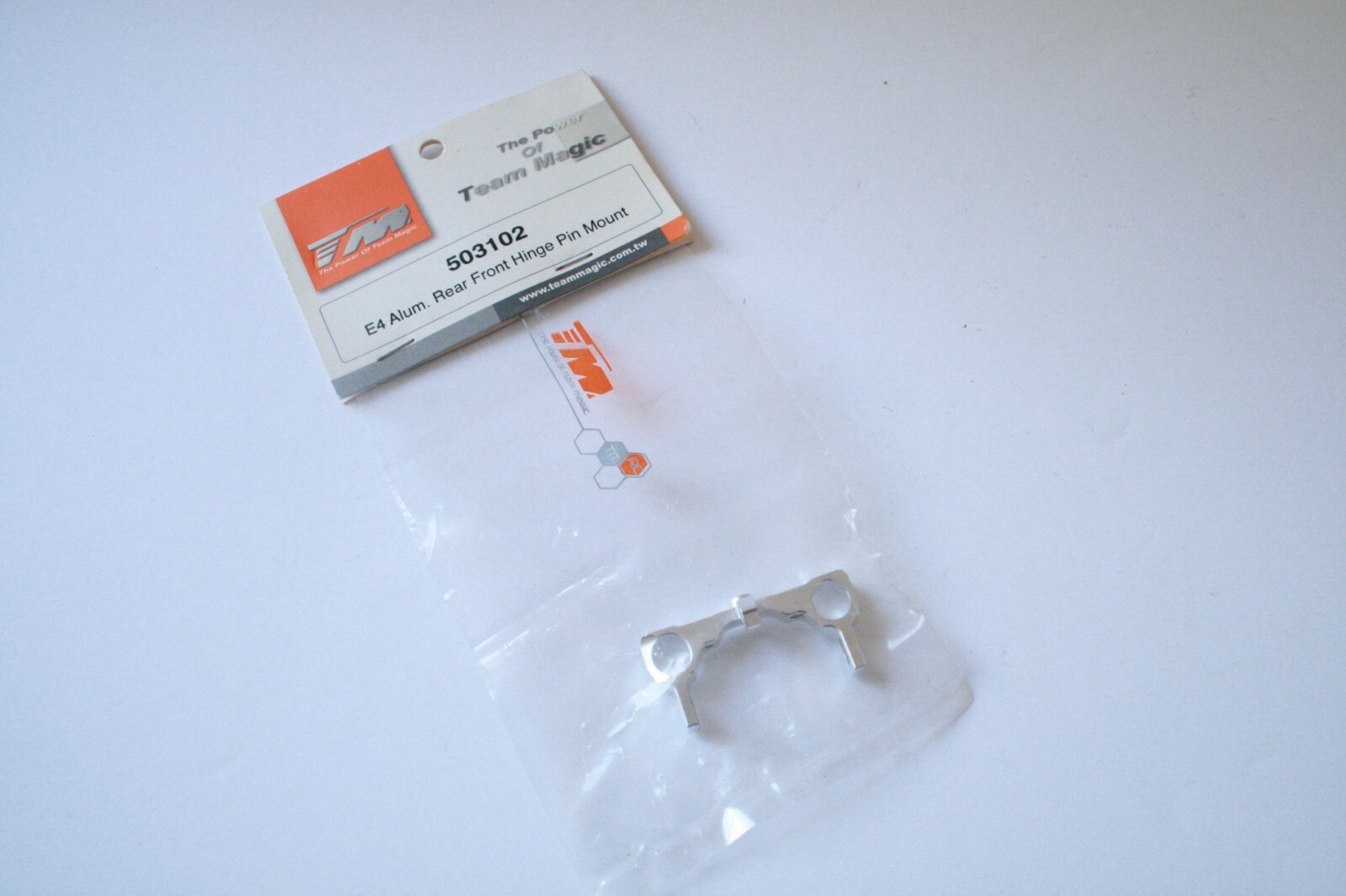 Team Magic E4 Aluminium Rear Front Hinge Pin Mount - 503102