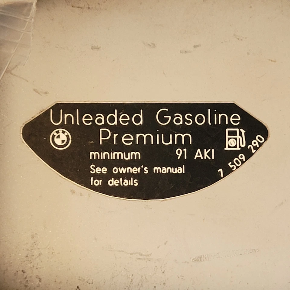 BMW X5 E53 2003 puerta de gasolina tapa de combustible conjunto plateado fabricante de equipos originales usado 18907H 097 Foto 2 de 4