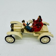 Petite Voiture Sizaire Naudin course 1906 avec 2 personnages