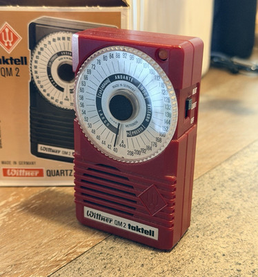 Wittner QM 2 Quarz Metronom rot, 40 208 BPM, a1=440 Hz, Kopfhörerbuchse