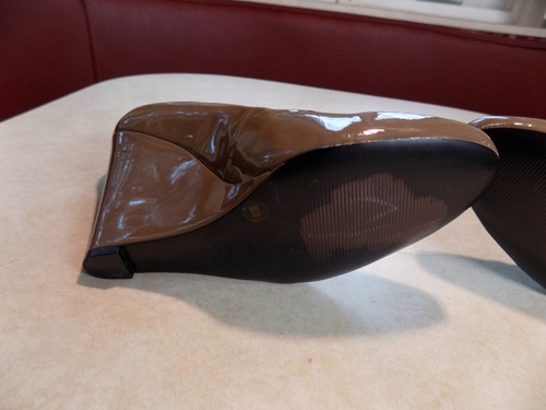 EUC Jessica Simpson Classy Cash 4" Heel Wedge Pump Patent Dark Taupe brown sz 8 - 第 8/9 張圖片