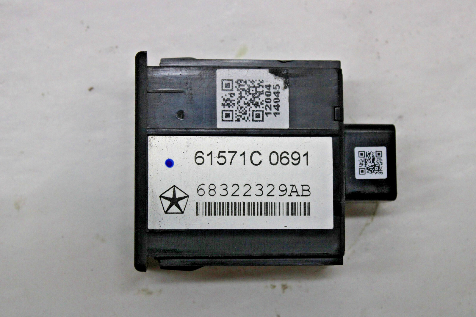 2022 MASERATI LEVANTE MODENA DUAL USB CHARGING PORT SOCKET 68322329AB OEM 23 24