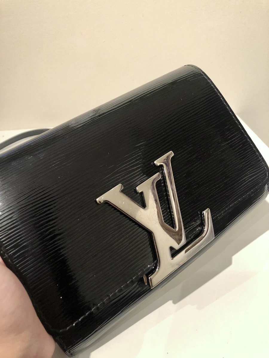 Louis Vuitton Leather Louise Clutch in Black