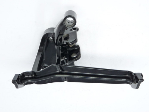 GENUINE HARLEY-DAVIDSON 2000-06 SOFTAIL LEFT FOOTBOARD MOUNTING BRACKET NICE!