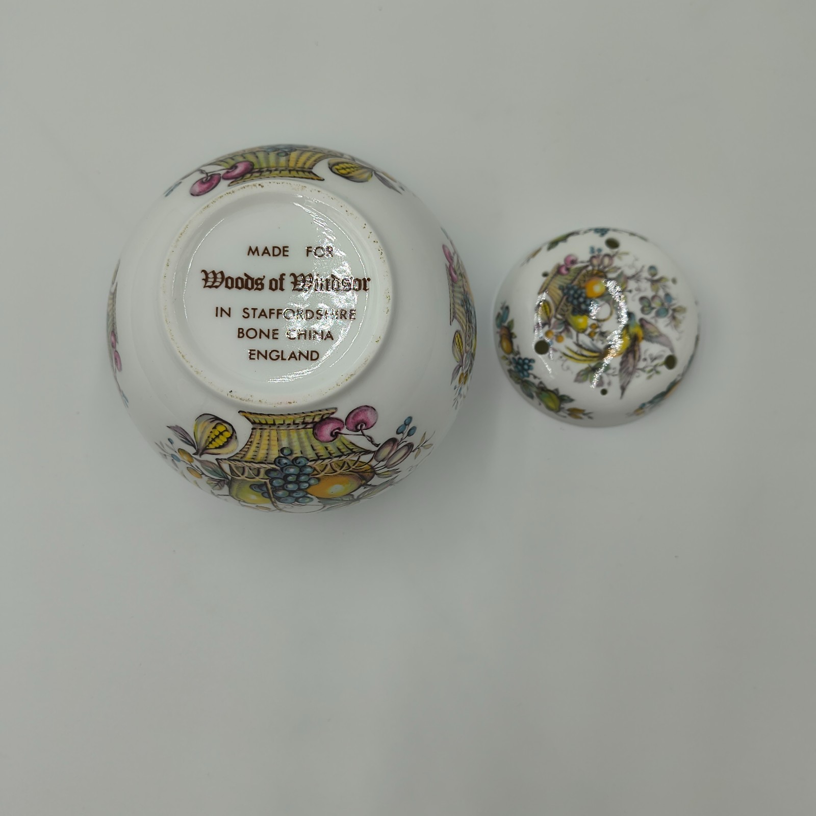 Woods of Windsor bone china lidded ginger jar, bird and fruit,Staffordshire. 143