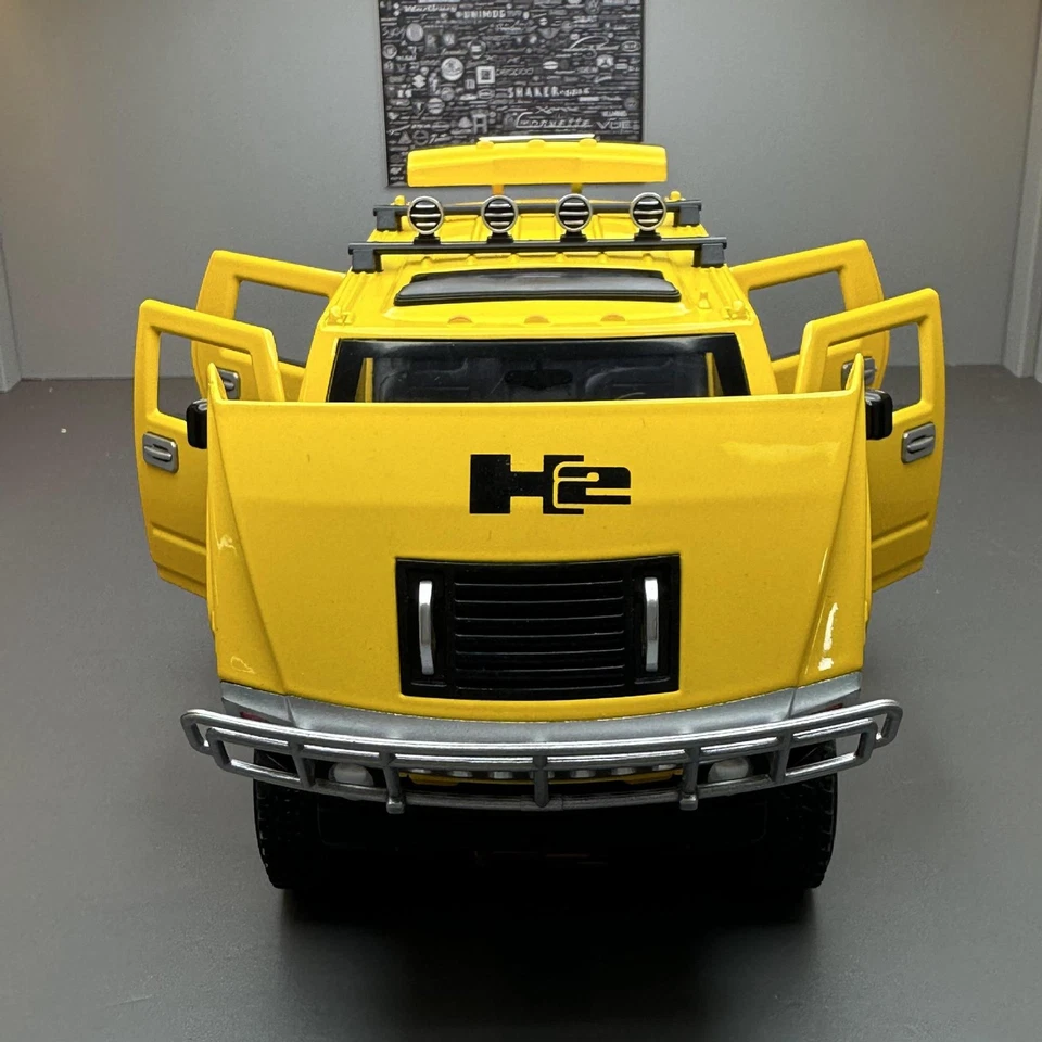 1:24 Hummer H2 Alloy Model Car w/Sound, Light - Christmas Gift - Image 4 of 4