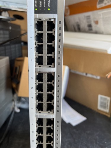 D-Link DES-3528 28-Port Ethernet Switch - Picture 3 of 9