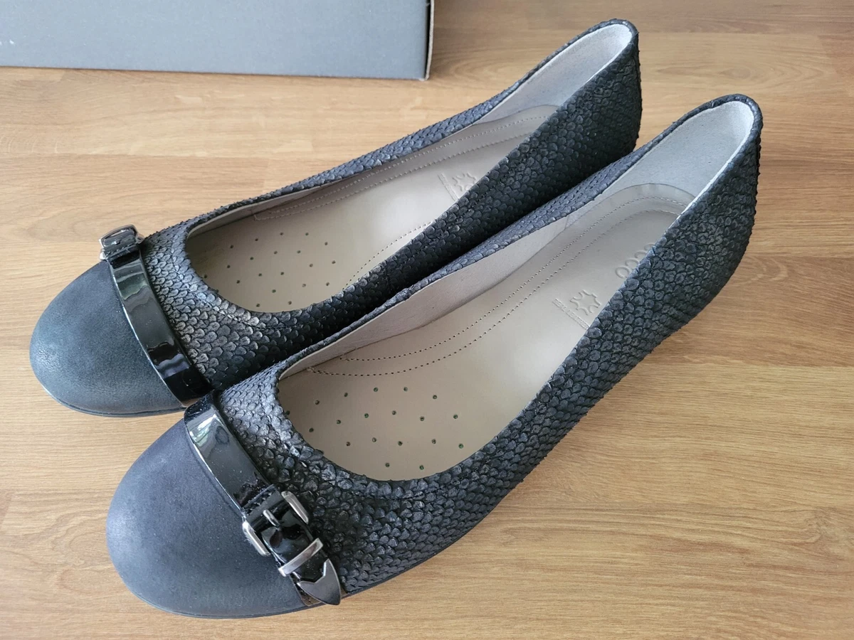 Ecco store black flats