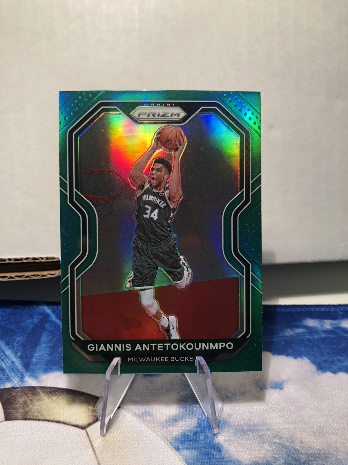 2020-21 Panini Prizm Giannis Antetokounmpo Green Prizm #111 Bucks