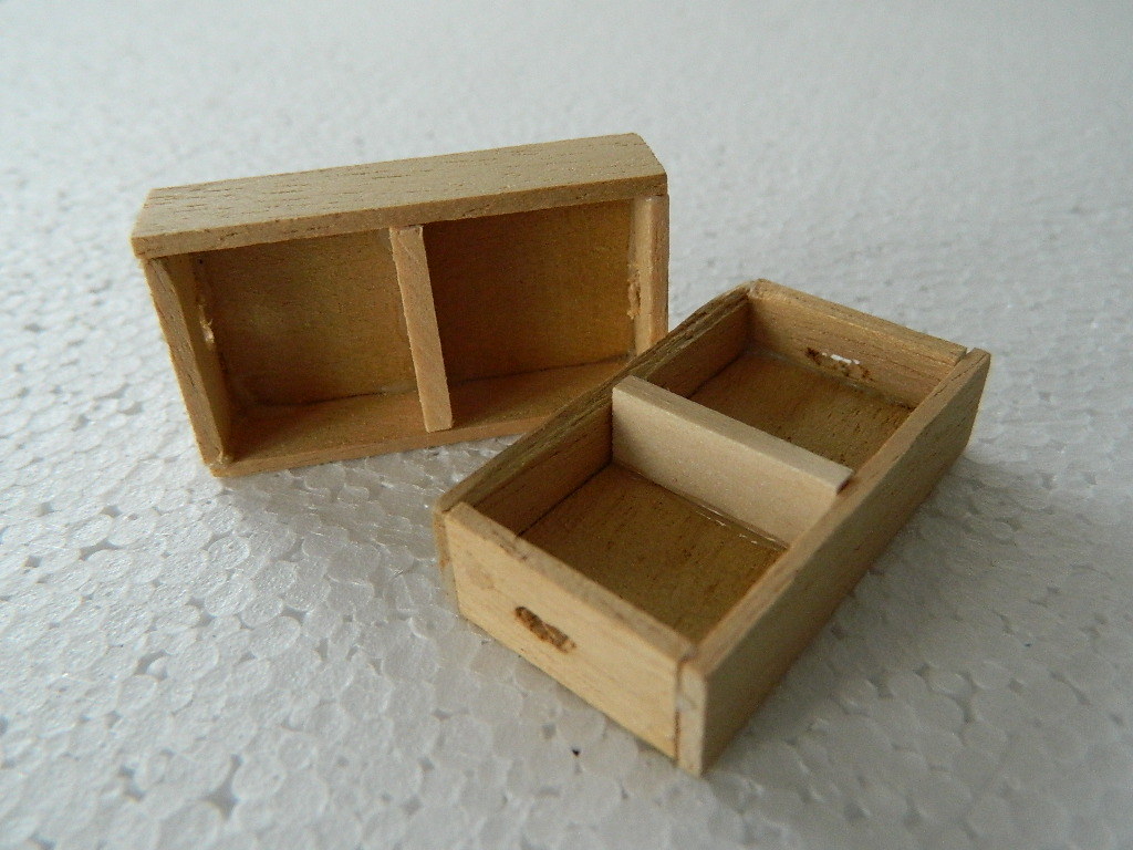 (A3.27) 1/12th scale DOLLS HOUSE PAIR OF WOODEN CRATES WITH DIVIDERS