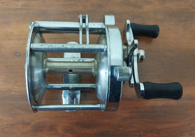 Moulinet De Casting Vintage Pflueger Modèle 1355 (pêche En Mer, USA)