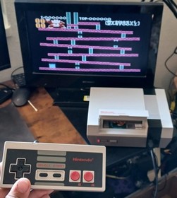 TESTED AND REPAIRED NES w/ Donkey Kong, 2 Controllers, Zapper, and All Cables