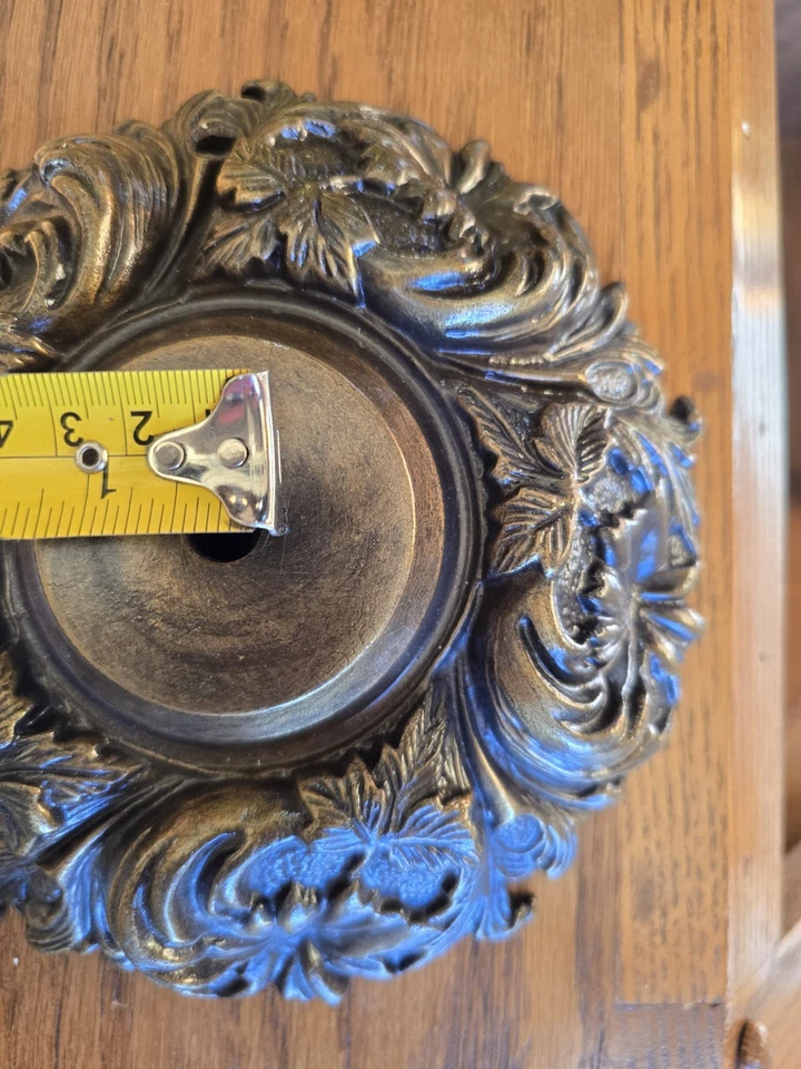 ¿Medallón de techo vintage de latón? Foto 4 de 4