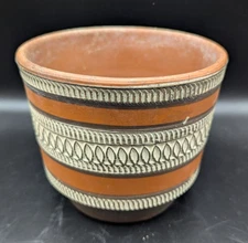 VINTAGE HANDARBEIT GERMAN PLANTER BROWNS CREAMS CARVED BANDED PATTERN CLAY