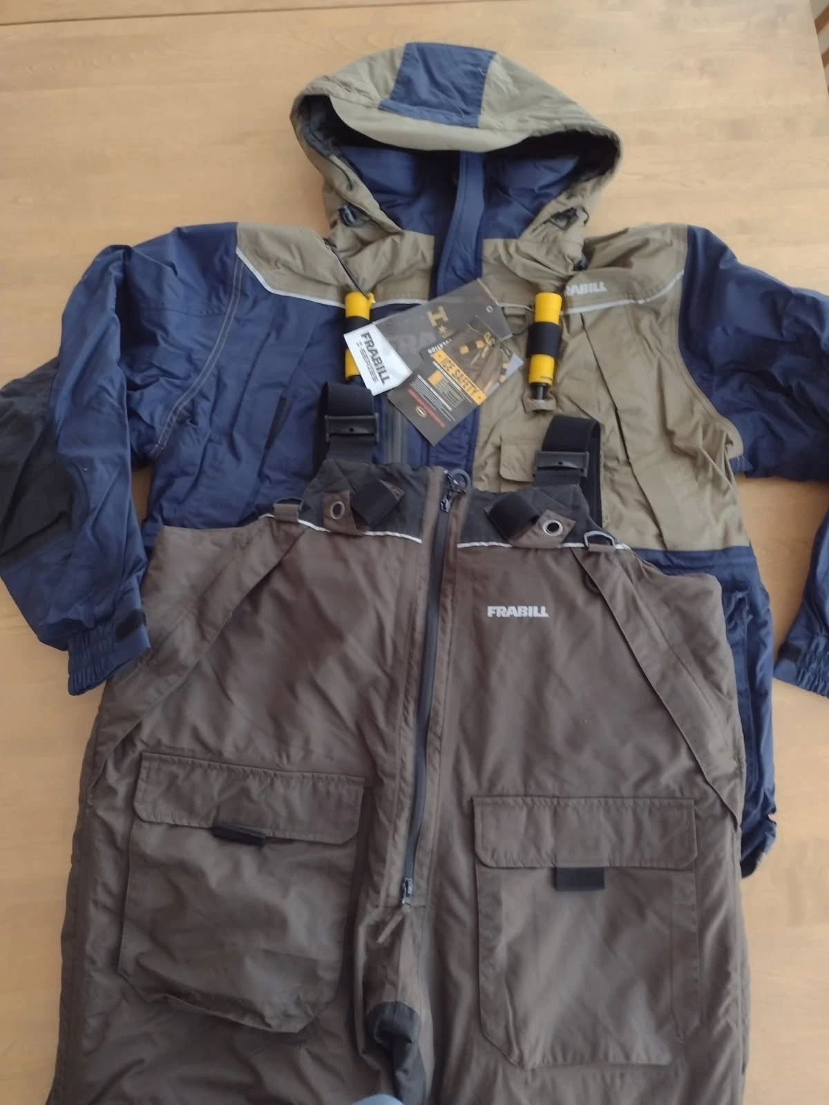 Frabill i4 Jacket & i3 Bib SUIT, XL, Ice Fishing Winter SUIT new, used-MSRP $499