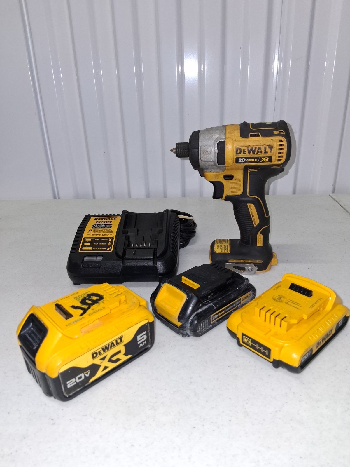 DeWalt 20V XR Impact Driver DCF887 Kit + 3 Batteries 5Ah 2Ah Charger