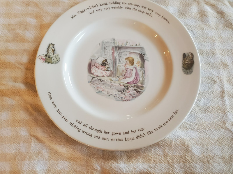 Beatrix Potter Vintage Wedgwood "Mrs. Tiggy-Winkle" Dinner Plate 9.75 ROUND