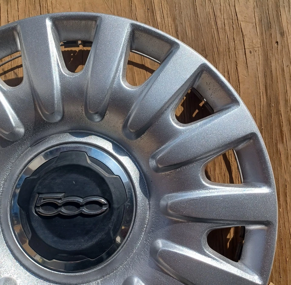 Fiat 500  hubcap 2014-2017, fits 16" wheels, p/n 735524425 repainted - Image 3 of 4