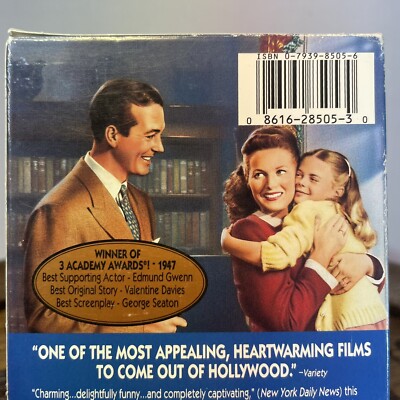 Miracle on 34th Street (1947) VHS - Exclusive Color Version