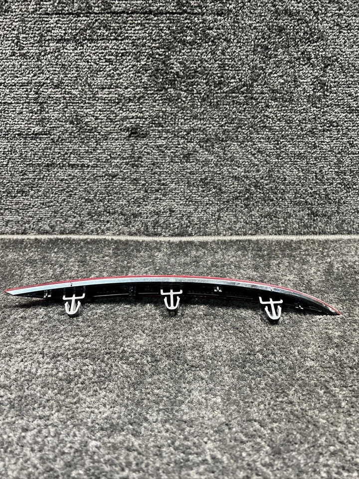 2018 Volkswagen Golf R Rear Left Reflector Light OEM - Image 2 of 4