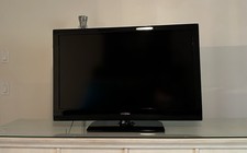 Insignia NS-32L240A13 32" LCD TV 720p Flat Screen HDMI VGA USB ATSC Black