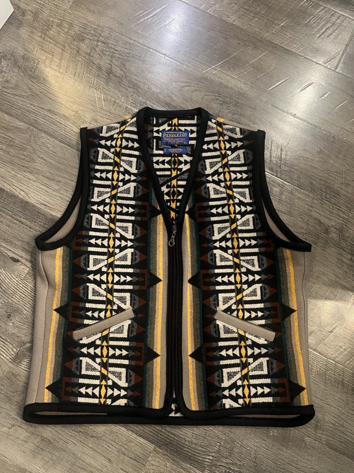 Pendleton Men's Western Geometric Pattern Zip Ves… - image 1