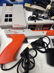 Nintendo Entertainment System NES Sports Set Console w zapper & 6 controllers
