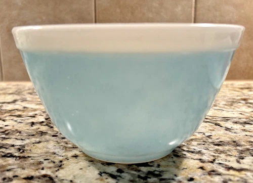 Vintage PYREX Nesting Mixing Bowl ROBIN EGG BLUE  #401 ~  1.5 pint