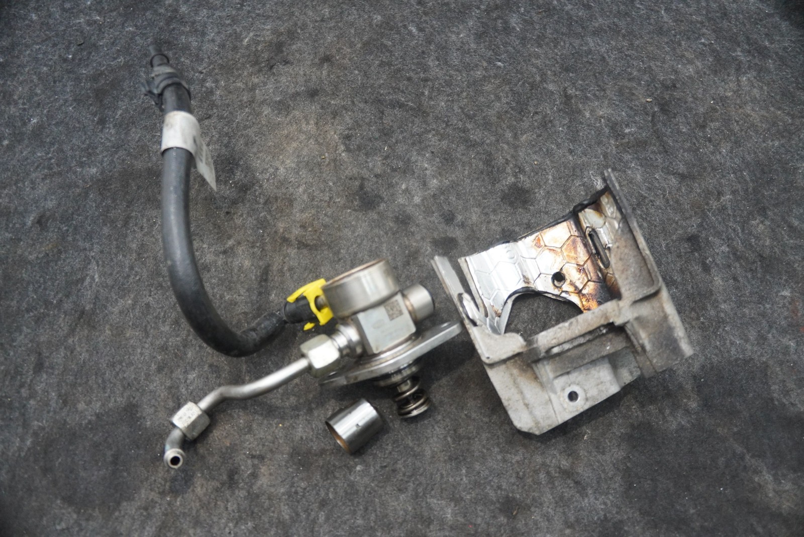 Engine High Pressure Fuel Injection Rail Pump Maserati Quattroporte M156 2016