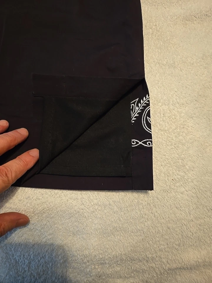 Falda bordada INC. Talla 10P. Cuarto cremallera trasera. Ranura lateral. Foto 3 de 4