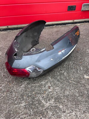 Peugeot Kisbee RS 2010 - 2017 Heckverkleidung Verkleidung Heckleuchte grau silber