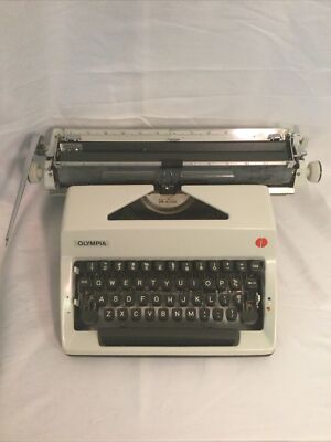 Olympia オリンピア SM9？ 手動タイプライター ケース付 動作確認済 s-l400.jpg