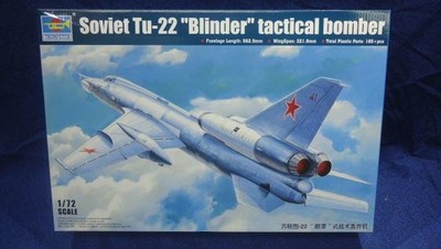 358 01695 100C3 1/72 Russian Tu-22K Blinder-B Trumpeter