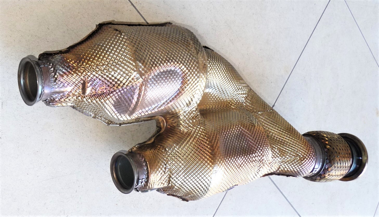 2024-2025 Lamborghini Revuelto Right V12 Right Exhaust 07M131778K Cyl (7-12) OE