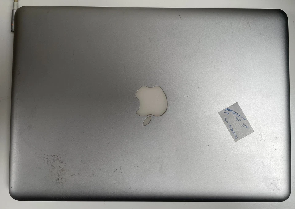 MacBook late 2008, 13-inch , Aluminum (2GHz Intel Core 2 Duo; 4GB DDR3 1333MHz - Image 2 of 4