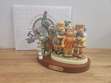 Hummel BASHFUL SERENADE (Preview Edition) Hummel Scapes MUSIC BOX #1064-D & 2133