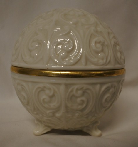 Lenox Lidded Footed Box Trimmed in Gold   Vintage - Picture 2 of 4