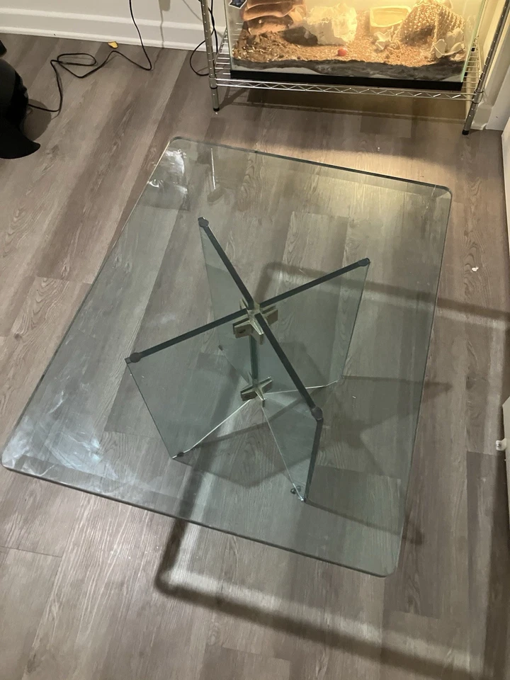 Mesa lateral Chic Brand Pace Collection latão e vidro - Imagem 2 de 4