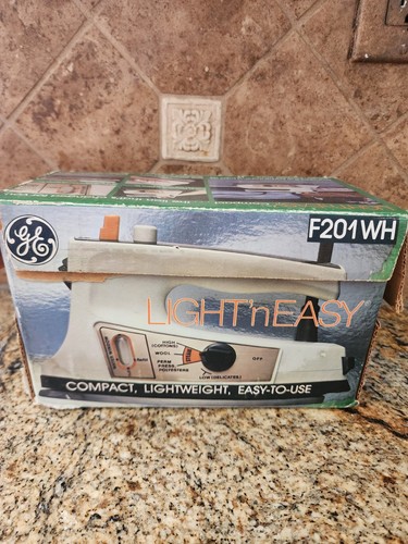 Vintage GE Light' N Easy Compact, Steam, Spray & Dry Iron F201WH Tested Works - Picture 8 of 14